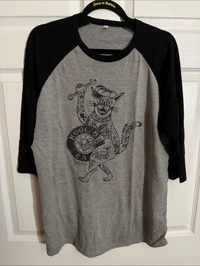 Gray & Black Raglan Tee with Graphic Cat
